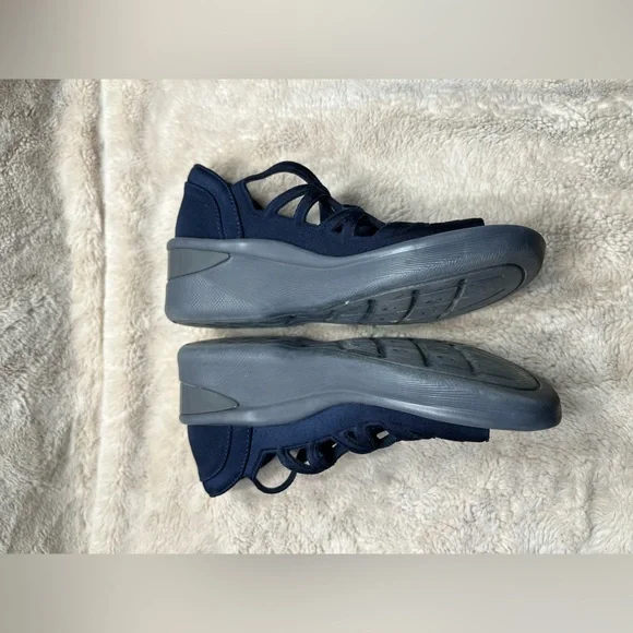 Bzees Sapphire Washable Gladiator Sandal Size 6 - Picture 2 of 6